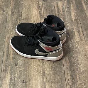 Air Jordan 1 Mid 'Black Metallic Silver